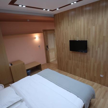Hotel Elite Pogradec Esterno foto
