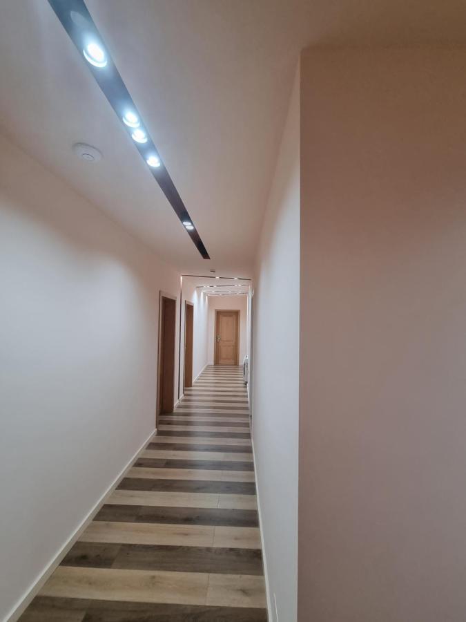 Hotel Elite Pogradec Esterno foto
