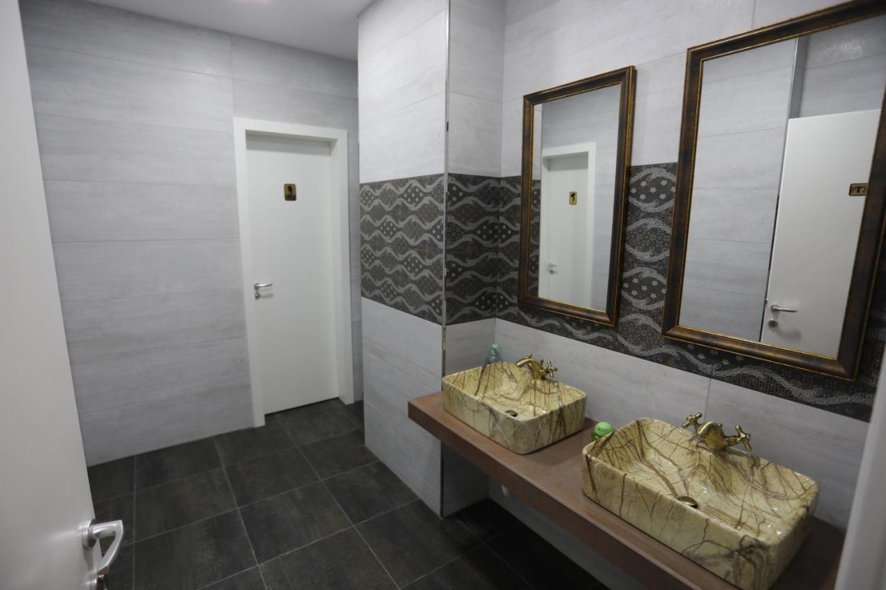 Hotel Elite Pogradec Esterno foto