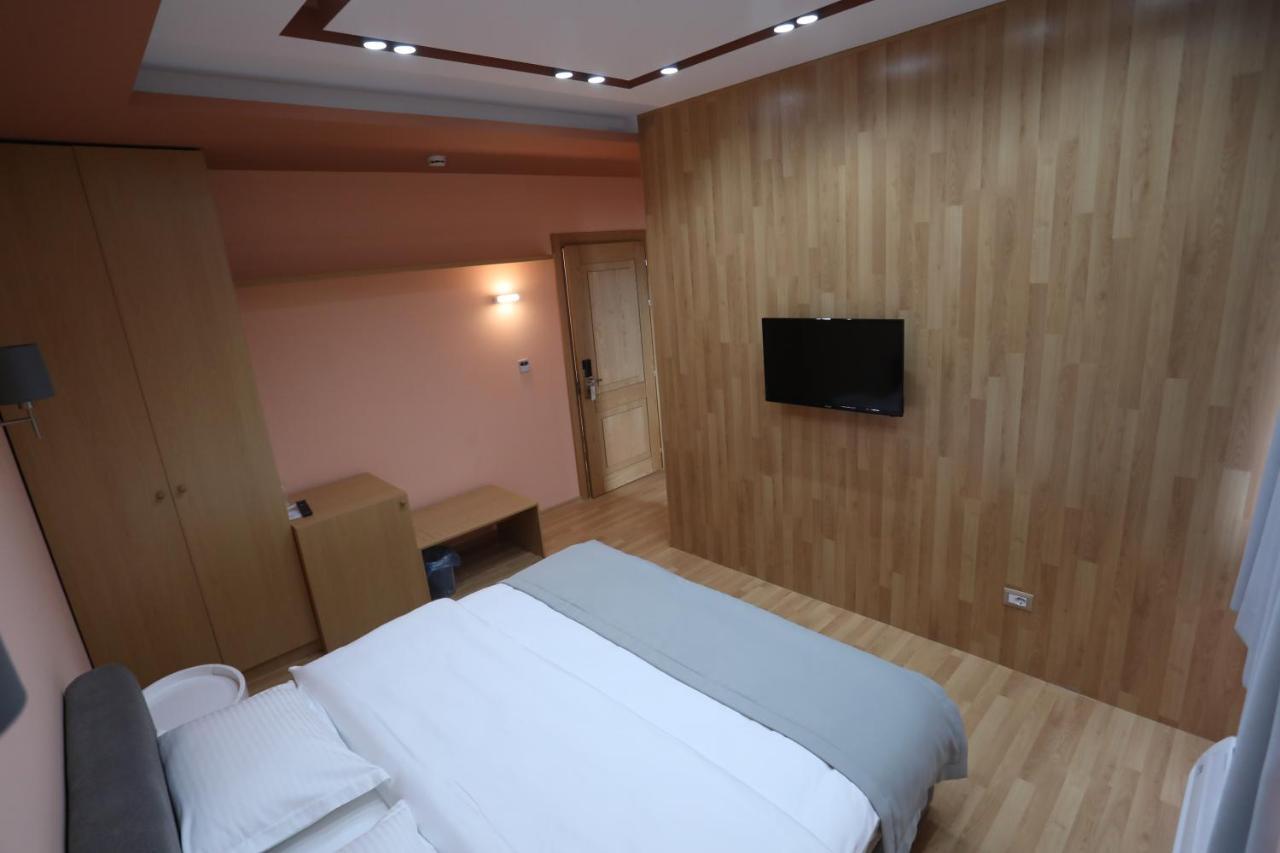 Hotel Elite Pogradec Esterno foto