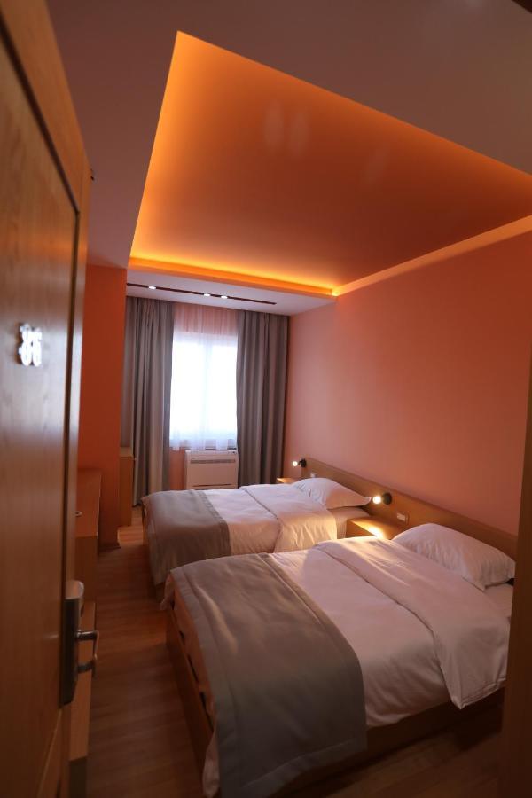 Hotel Elite Pogradec Esterno foto